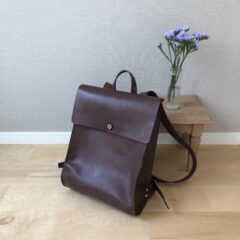 ディテールに個性を。A4が入るレザーリュック