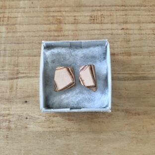 革の石  ピアス001