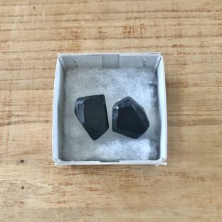 革の石  イヤリング003