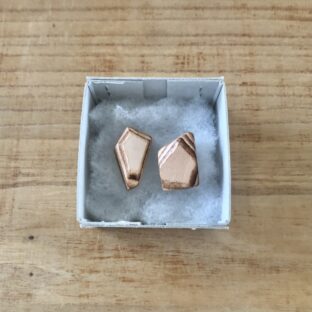 革の石  イヤリング001