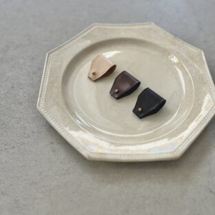 new work◎ | アンティークプレートみたいなコードクリップ