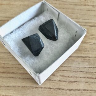 革の石 ピアス005