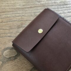 new color◎ | 「横向きの二つ折り財布」チョコ