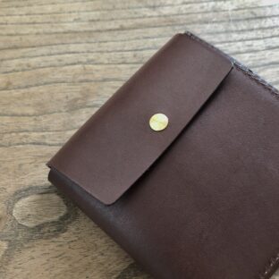 new color◎ | 「横向きの二つ折り財布」チョコ