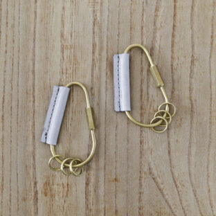 真鍮引き立つキーリング(グレージュ) SIBILLA Liscio