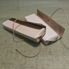 工房の風景 |  レザーペンケースを作る