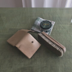 本革取説 | 二つ折り財布の日常のメンテナンス