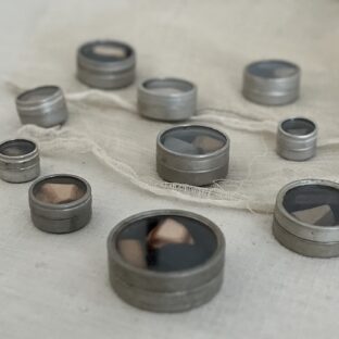 革の石　標本（大、中）