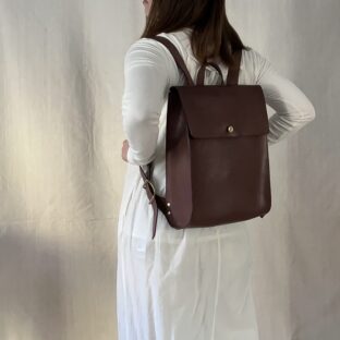 ディテールに個性を。A4が入るレザーリュック